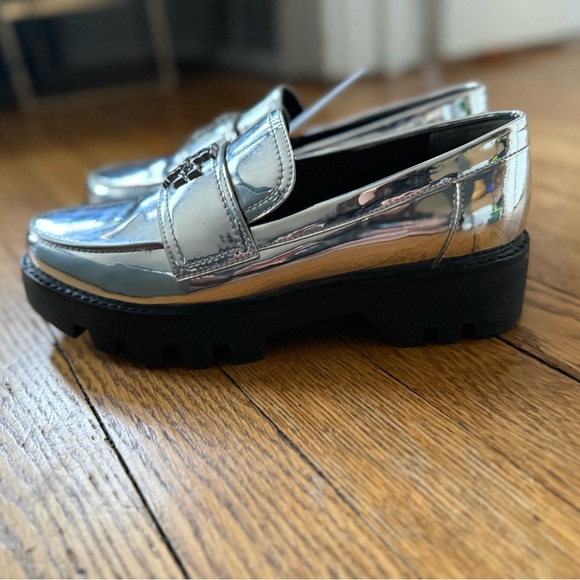 Tory Burch Classic Lug Loafers - Size 6.5 - NWOB - Picture 3 of 5